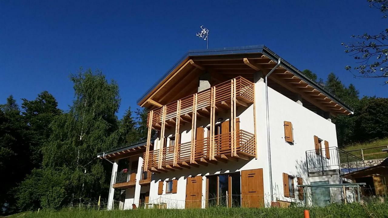 Hotel Garnì Fobbie Brentonico Exterior foto